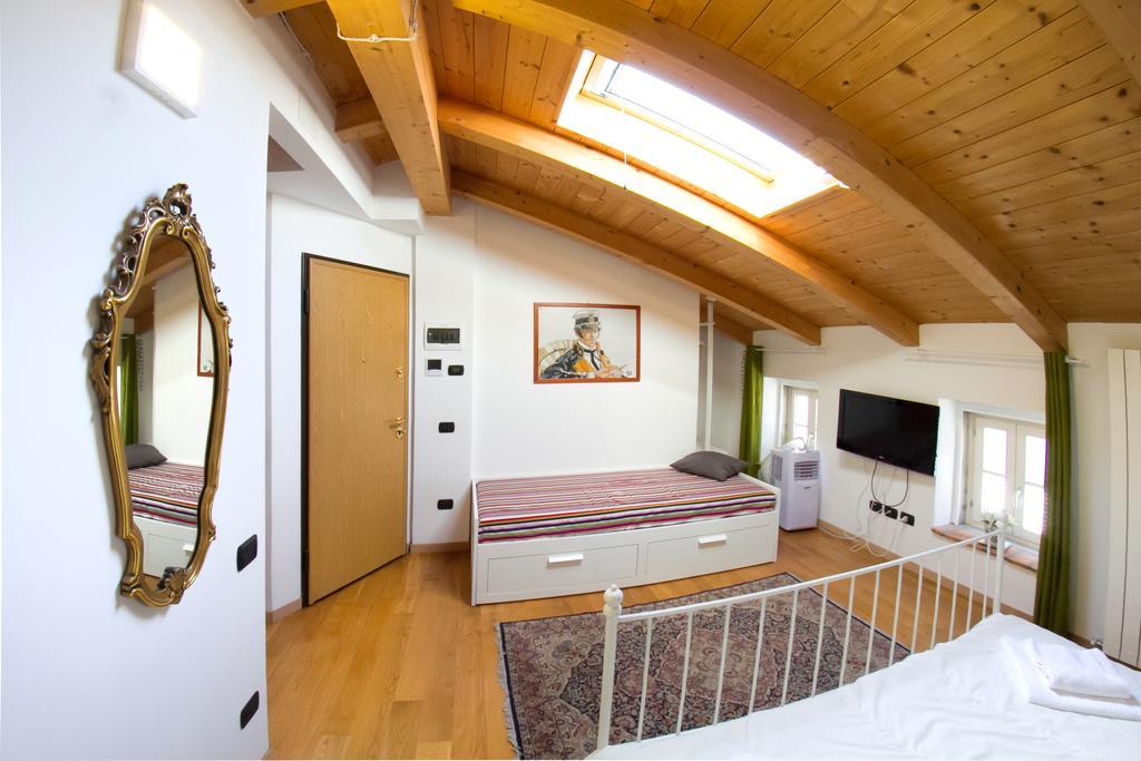 One-Bedroom Apartment Attic,199411822:JPEG