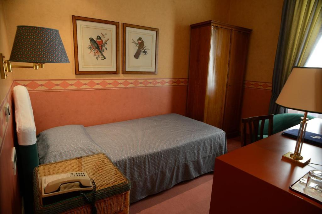 Standard Single Room,66096973:JPEG
